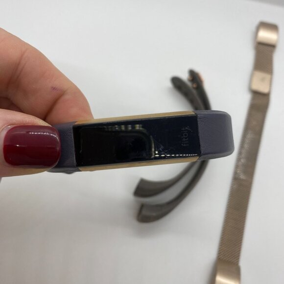 Fitbit Alta HR with three bands Rose Gold - Picture 2 of 5